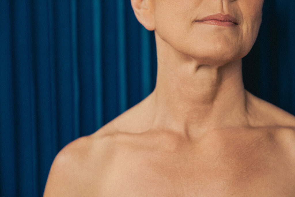 Cou, mains et décolleté
